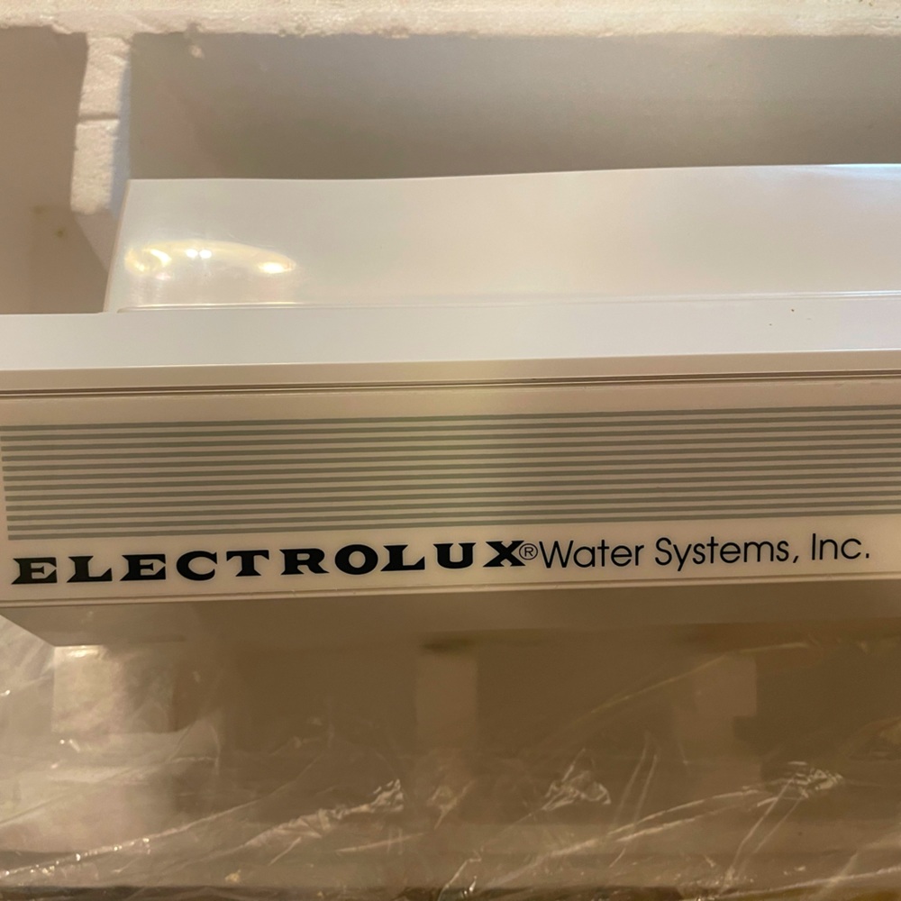 ELECTROLUX WATER SYSTEM INC UNDER SINK/COUNTER FILTER MODEL 1300